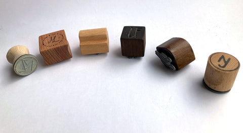 Vom Monogramm zum Holzstempel